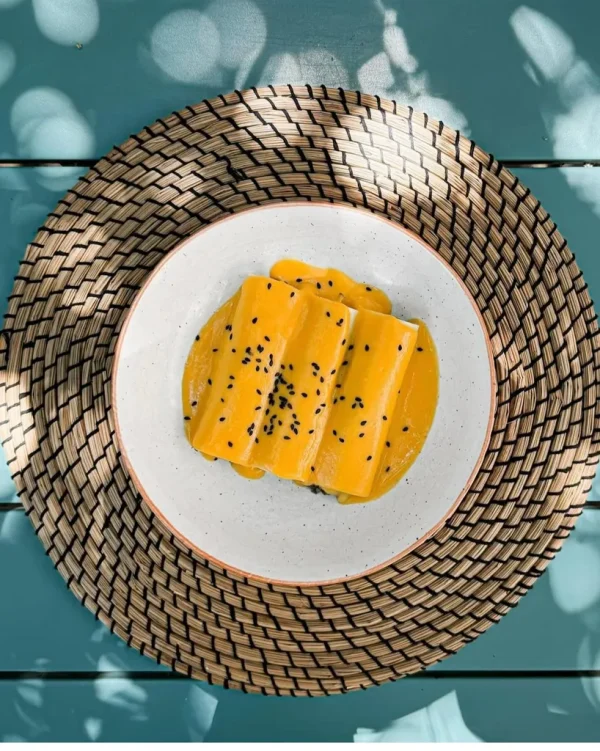 Canelones ROSSINI con champiñones y salsa de calabaza con coco