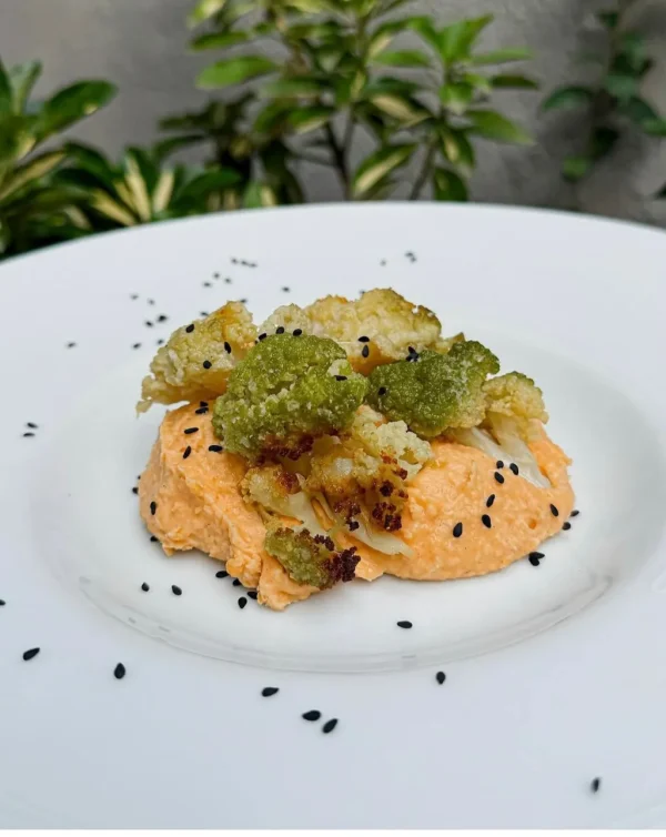 HUMMUS de judías con brécol al horno y picadura de ajo y jengibre